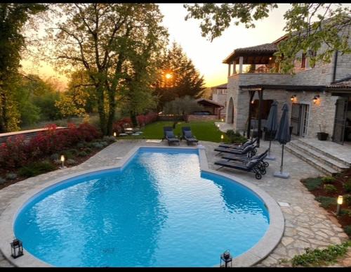 Tinjan Villa | Villa Barbarella: Oceanfront Retreat with Pool & Pet-Friendly