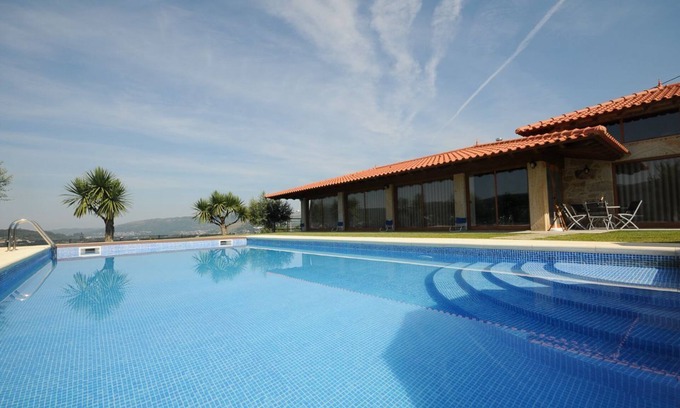 Aborim Villa | Villa Barcelos: Family-Friendly Retreat with Private Pool
