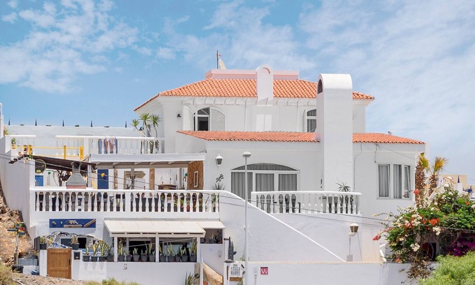 Tarajalejo Villa | Villa Barry: Oceanfront Retreat with Pool & Private Bar