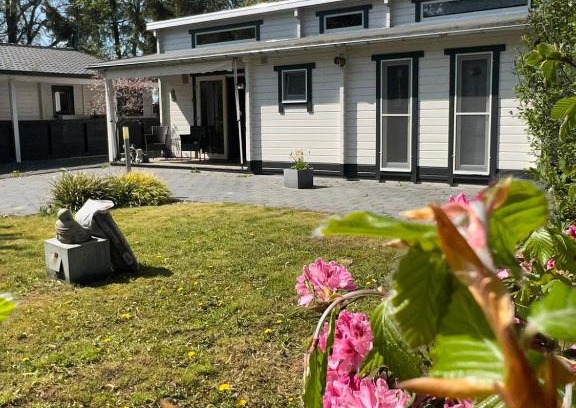 Schoonebeek Ski Chalet | Pet-Friendly Villa Bartje: Family Retreat with High Ratings