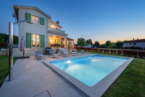 Brajkovici Villa | Villa Bartol: Oceanfront Escape with Pool and Hot Tub