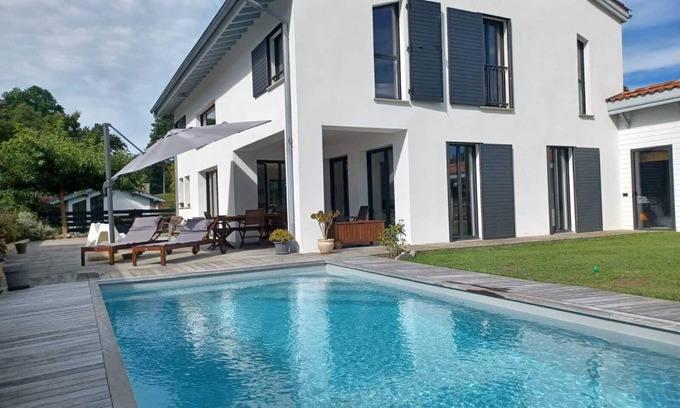 Saint-Jean-de-Luz House | Villa Basque Country between calm sea and mountain golf.