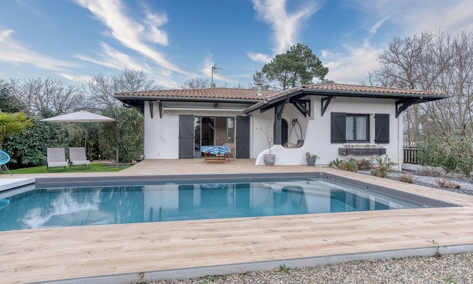 La Teste-de-Buch House | Villa Bassin D'Arcachon: Pool, Garden & Oceanfront Bliss