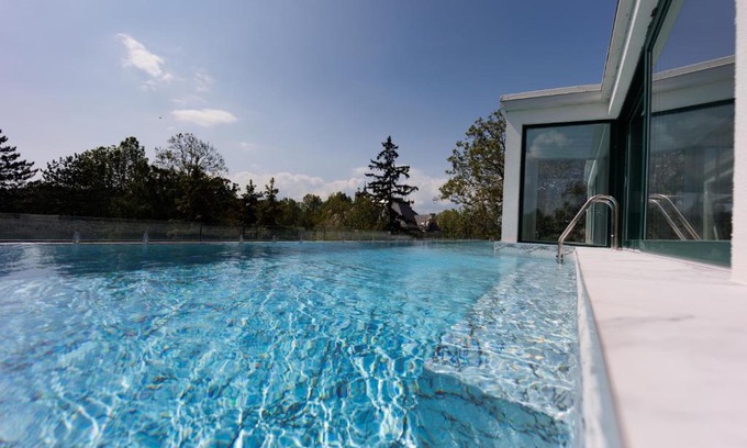 Siofok Aranypart Apartment | Relax at Villa Bauhaus Wellness Apartman with Ocean Views