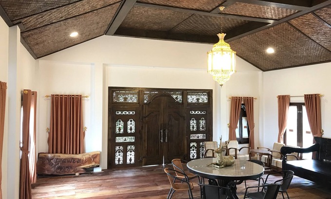 Cimacan Villa | Delightful Villa Bawean Terrace with Breakfast and Kitchen
