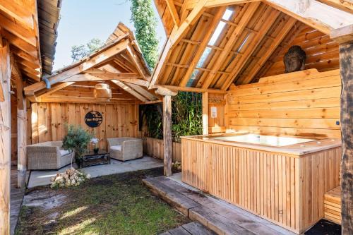 Lacanau-Ocean Villa | Unforgettable Villa Bayani: Oceanfront Retreat with Hot Tub