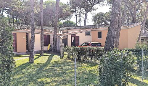 Lignano Riviera Apartment | Beachfront Villa Beethoven: Pet-Friendly with Ocean Views