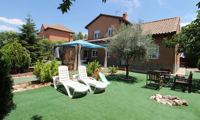 Cortijo de San Isidro Ski Chalet | Relax at Chalet Begoña with Ocean Views & Private Pool