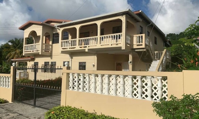 Gros Islet Apartment | Cozy Villa Bella Rosa: Air-Conditioned Top Floor Retreat