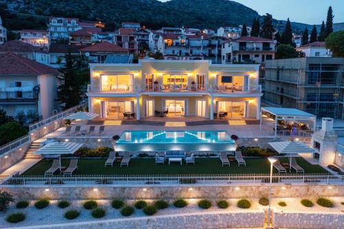 Seget Donji Apartment | Villa Bella Vista: Oceanfront Escape with Pool & Hot Tub