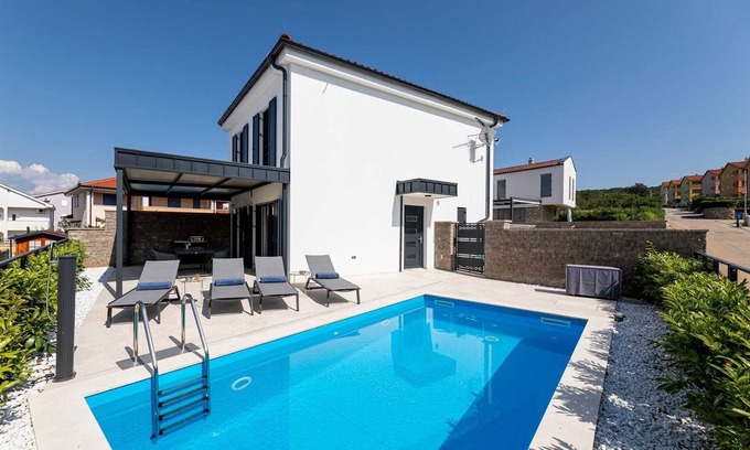 Klimno Villa | Villa Bella: Heated Pool & Seaview with 9.6/10 Rating
