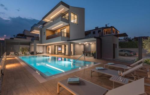 Fazana Villa | Beachfront Villa Bellatrix in Fažana with Ocean Views
