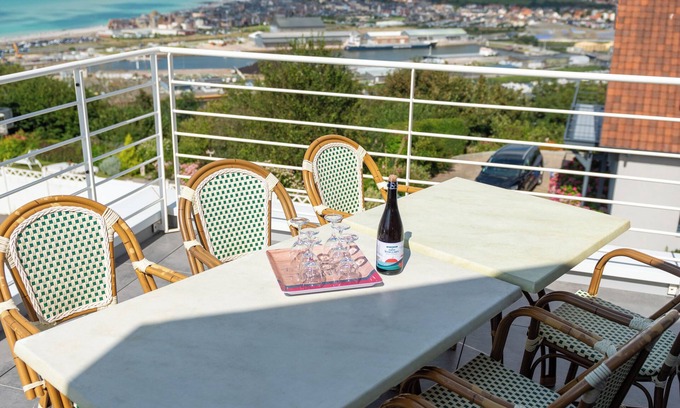 Le Treport House | Villa Belle Vue: Family-Friendly Retreat with Spa & Breakfast