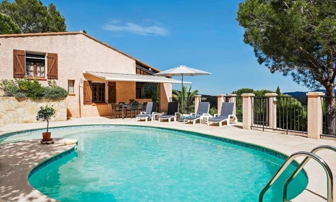 Taradeau Villa | Villa BELLE-VUE: Impressive Amenities with Ocean Views