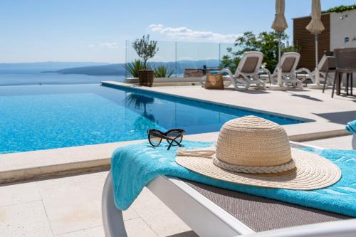 Bast Villa | Pet-Friendly Villa Bellevue Bast with Oceanfront Pool & Spa