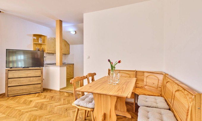 Janske Lazne Apartment | Relaxing Villa Belvedere with Lake View & Spa Amenities