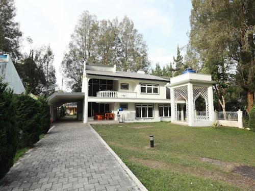 Karo Villa | Villa Berastagi Indah A32 - Family and Pet-Friendly Retreat
