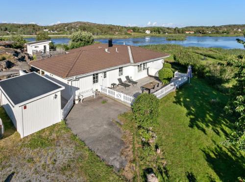 Kampersvik Villa | Villa Bernhardina: Pet-Friendly Oceanfront Escape