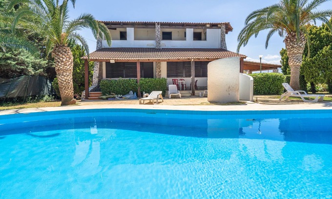 Fontane Bianche Villa | Villa Bes Beach: Oceanfront Escape with Private Pool & Wi-Fi