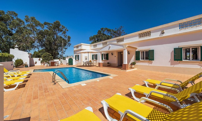 Branqueira Villa | Villa Bia OCV: Private Pool Oasis with Spa & Breakfast