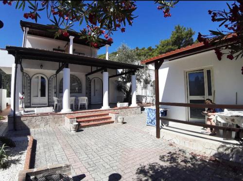 Peschici House | Villa Bianca: Pet-Friendly Retreat with Top Guest Reviews