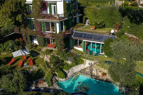 Rapallo Villa | Elegant Villa Bianca with Oceanfront Pool in Rapallo