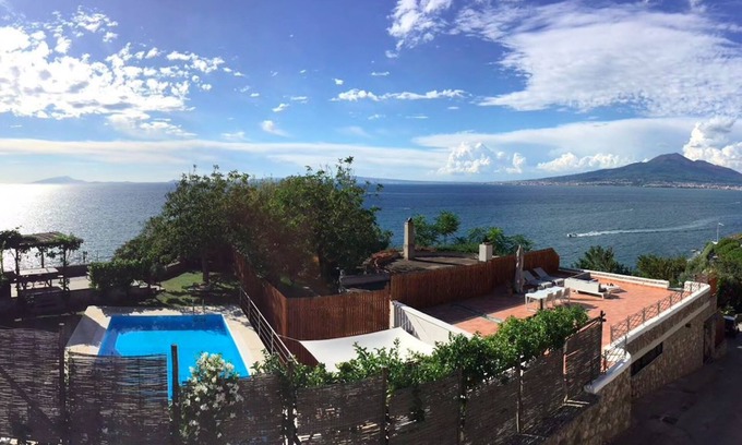 Pogerola Villa | Villa Bikini: Oceanfront Paradise with Pool & Spa Amenities