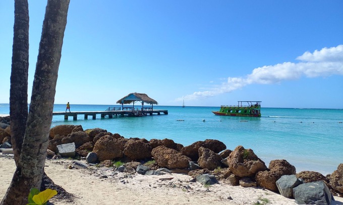 Buccoo Villa | Villa Bimiti: Oceanfront Paradise with Top-Rated Amenities
