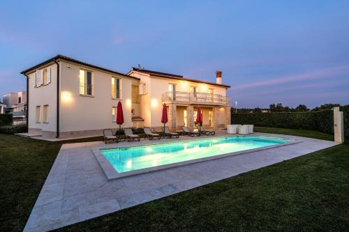 Labinci Villa | Discover Villa Bincila: Sea View & Garden Oasis for 12