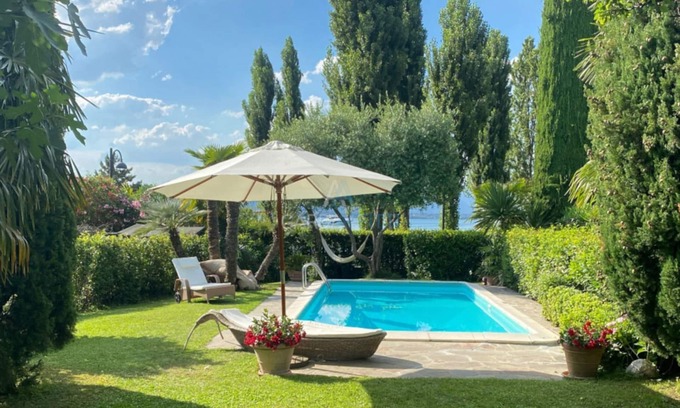 Colombare Villa | Villa Bionda - Relax in the private pool facing the lake