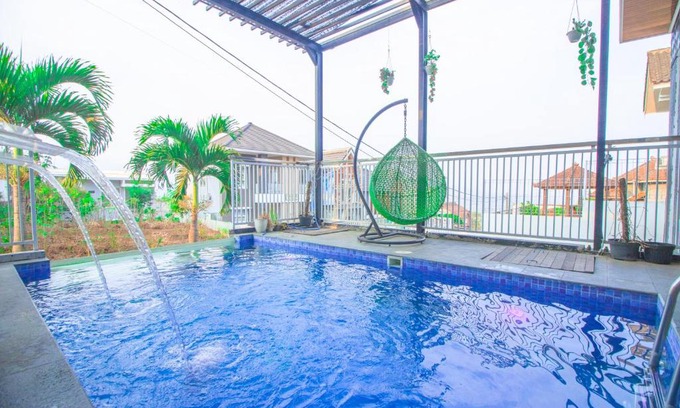 Oro Oro Ombo Villa | Villa Biru: Relax by Your Private Pool & Balcony