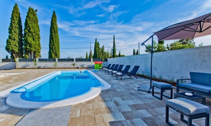 Bogomolje House | Villa Blažen: Oceanfront Retreat with Pool & Pet-Friendly Stays