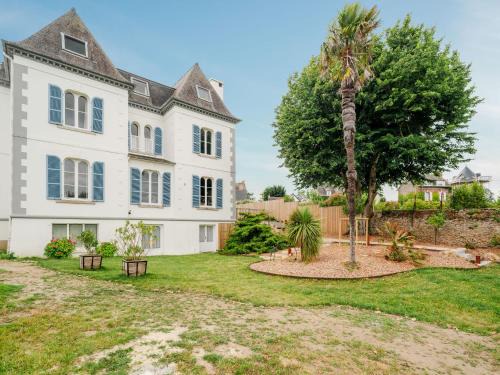 Saint-Briac-sur-Mer Villa | Villa Blanc Castel by Interhome