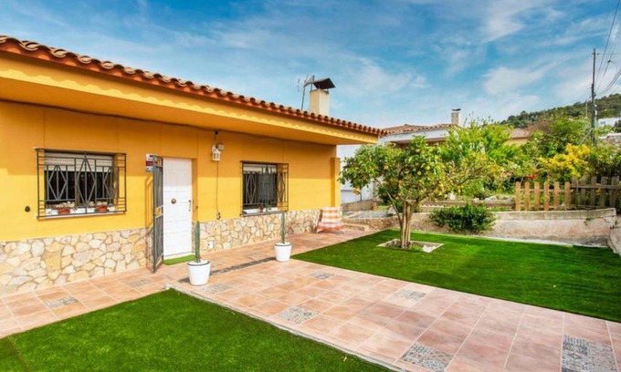 Mont Barbat House | Villa Blanca: 10 Minutes from Costa Brava's Pristine Beach