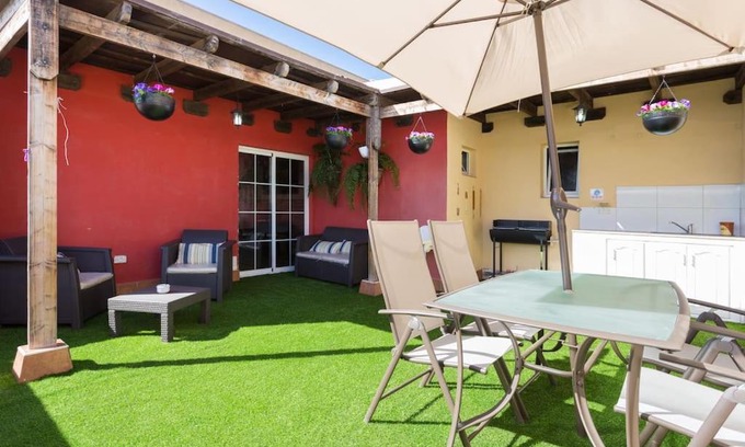 San Isidro House | Villa Blanca Tenerife: Private Rooms with Terrace & BBQ