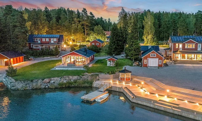 Porvoo House | Scenic Villa Blomvik with Spa & Lake View Retreat