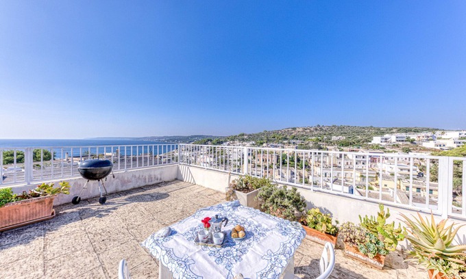 Castro Marina Apartment | Villa 'Blu La Panoramica' with Private Pool and Spa