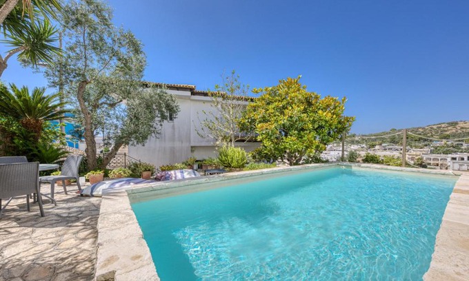 Castro Marina Apartment | Beautiful Villa Blu La Patronale: Family-Friendly Retreat