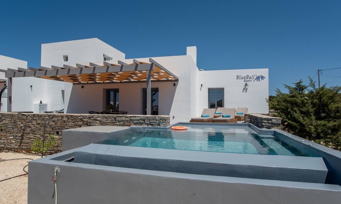 Kampos Villa | Villa 'Blue Bell Resort Sunrise': Oceanfront Getaway with Wi-Fi