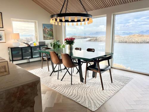 Henningsvaer Villa | Top-Rated Family Retreat at Villa Bluebird with Kitchen