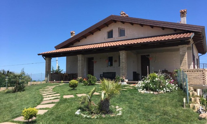 Coriano Apartment | Cozy Villa Boemia: Oceanfront Retreat with Breakfast