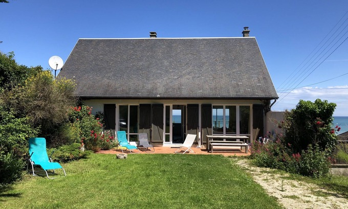 Saint-Laurent-sur-Mer House | Beautiful Villa Bord de Mer at Omaha Beach - Pet-Friendly Escape