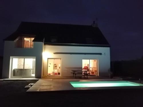 Penestin Villa | Relaxing Villa by the Sea with Pool and Hot Tub Awaits