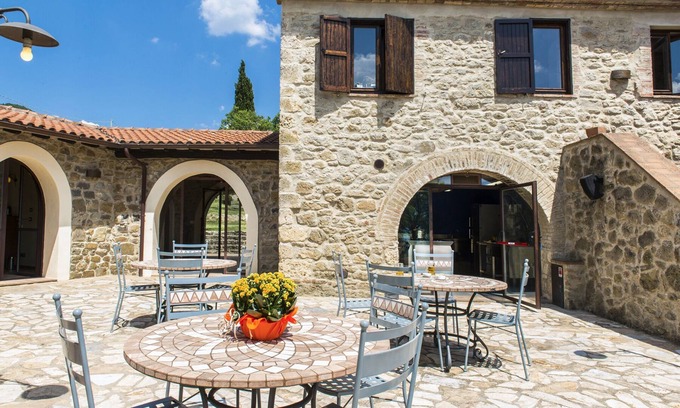 Sarteano House | Villa Borgo: Relaxing Getaway with Pool and Pet-Friendly Perks