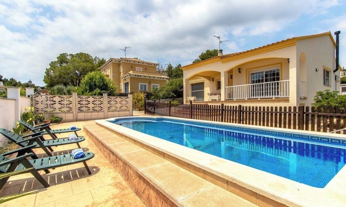 El Vendrell Villa | Villa Borras: Private Pool Retreat Just 3km to the Beach