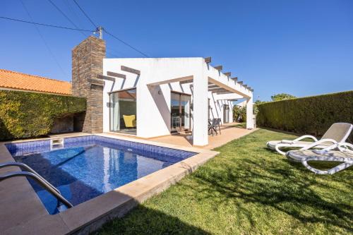 Sagres Villa | Relax at Villa Botelha: Family-Friendly with Pool Access