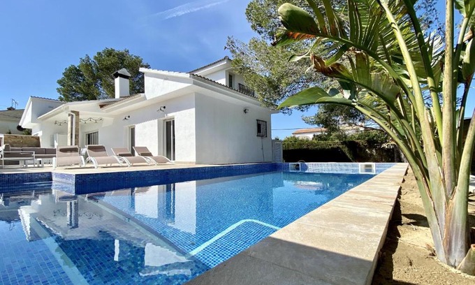 Les Tres Cales Villa | Elegant Villa Bouganvilla: Family-Friendly Oasis with Pool
