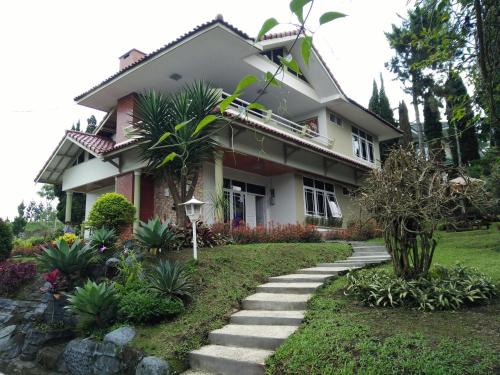 Parongpong House | Villa Bougenvile Lembang Asri