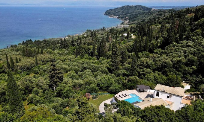 Agia Pelagia Chlomou Villa | 4-Star Villa Boukari: Oceanfront Oasis with Spa & Pool