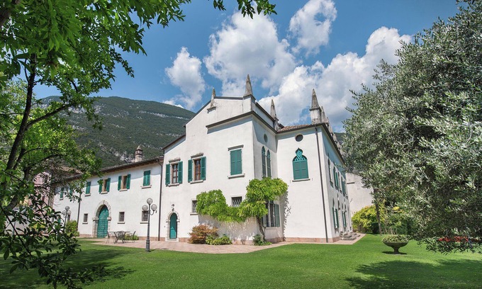 Peri Villa | Villa Brignoli: Historic Stately Home with Spa & Breakfast